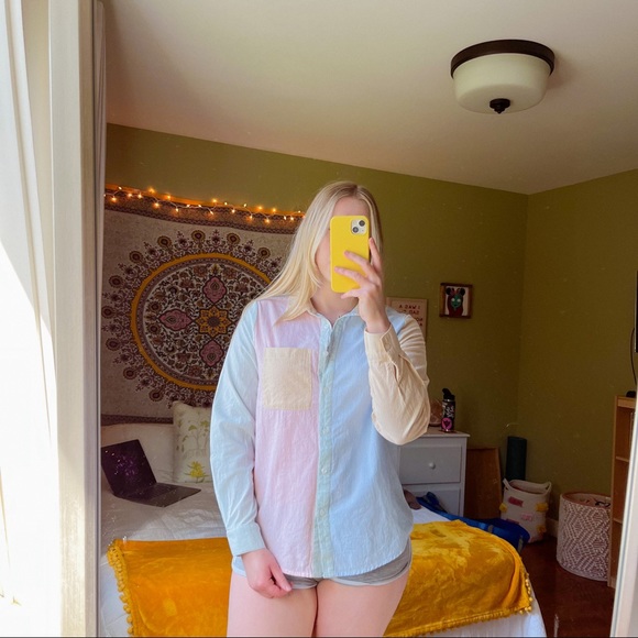 Very J Tops - pastel button up boutique blouse 💛